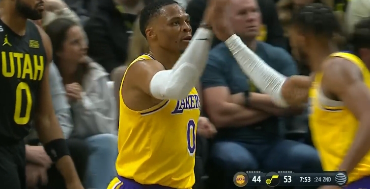 威少后场抢断上篮命中打停爵士 目前已8中6拿下16分!