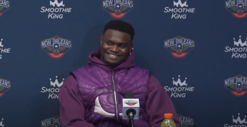 记者给锡安今晚防守打B- 锡安笑着回复:我接受 感谢你的诚实