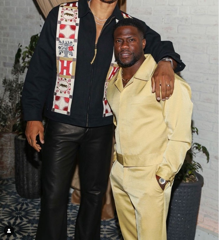 ?凯文-哈特晒搞怪合影祝威少34岁生快：我对你只有爱??