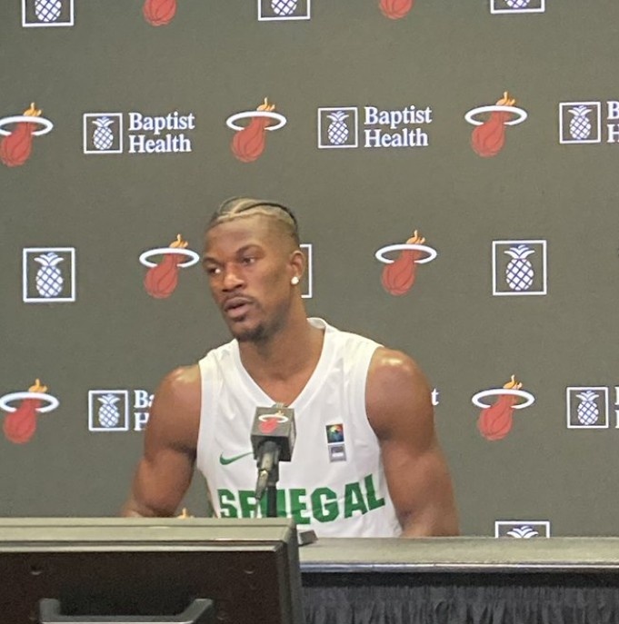 巴特勒谈关键封盖：那就是一个篮球回合 幸运的是没被吹犯规