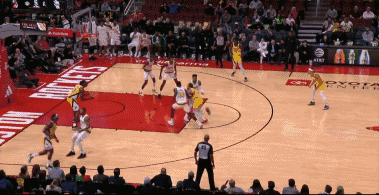 ?愿无大碍！哈利伯顿上篮后倒地疑似受伤 被队友搀扶离场