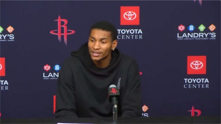 小波特:库里上赛季在我头上完成绝杀 感觉他怎么投都能进