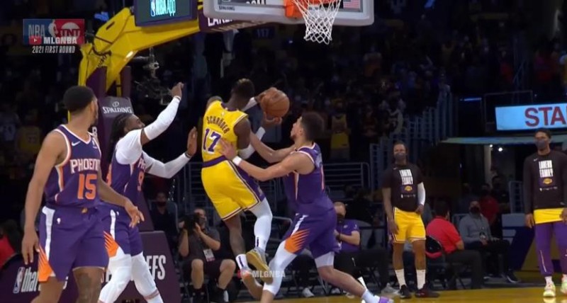 ?布克称推胸别推背 美网友挖坟：布克推翻空中的施罗德