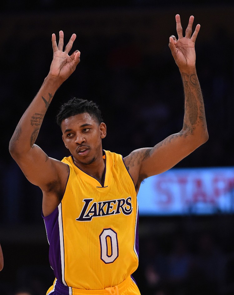 落选媒体评选的湖人队史75大 尼克-杨更推：仇恨是真实的