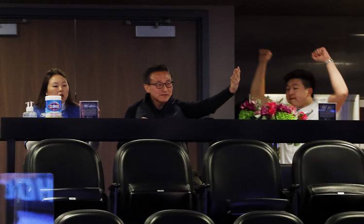 发来祝贺!蔡崇信转发球队今日胜利:让我们重新找回篮球的快乐