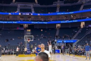 ?库里47+8+8 维金斯25+10 福克斯28+6 勇士逆转国王止5连败