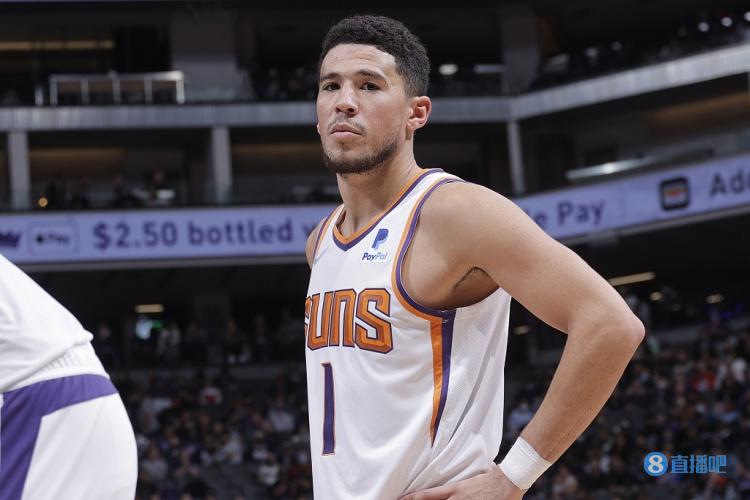 记者问太阳为何仅4次罚球？布克：你来告诉我吧 但我们会去解决的