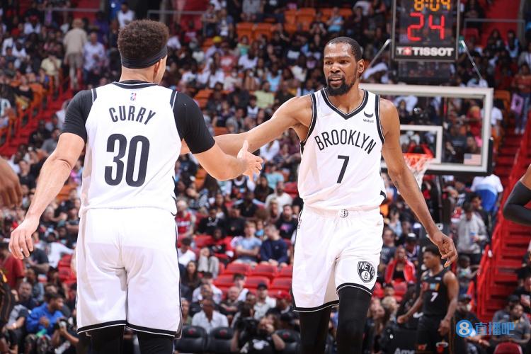 杜兰特：健康的小库里可作为持球手&得分手 他是替补席的万能牌