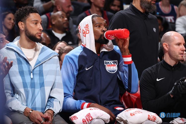 队友们指望不上？KD：我尴尬得没脸进更衣室 给队友们发短信道歉