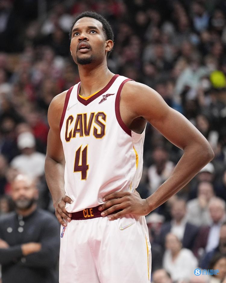 加兰谈小莫布里:从没见过有人从空中抢走对手的球 他能防任何人