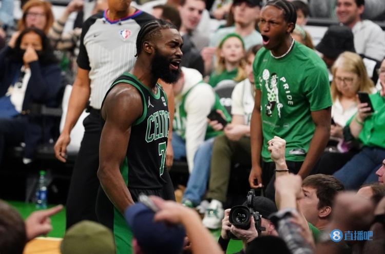 再献高效一战！杰伦-布朗15投11中得25分8板8助 前10投全中