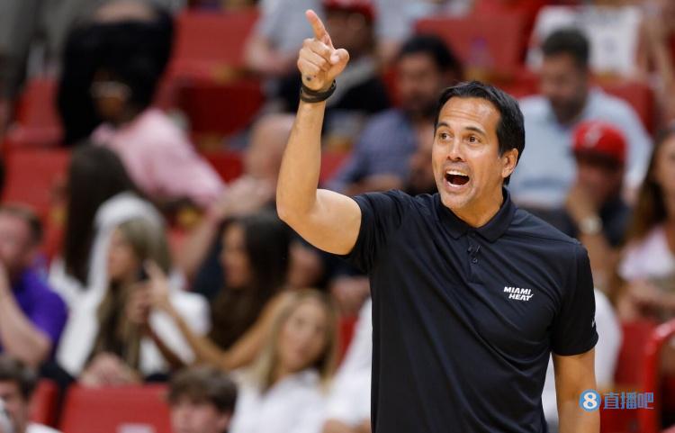 斯波谈领先15分被逆转:我们防得不好 利拉德&西蒙斯非常棒