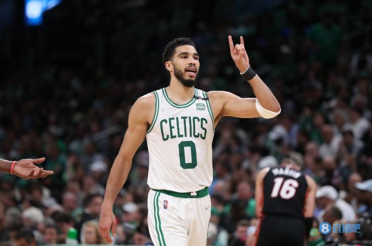 塔图姆连续4场30+ 同时也是联盟本季第四位砍下40+10的球员