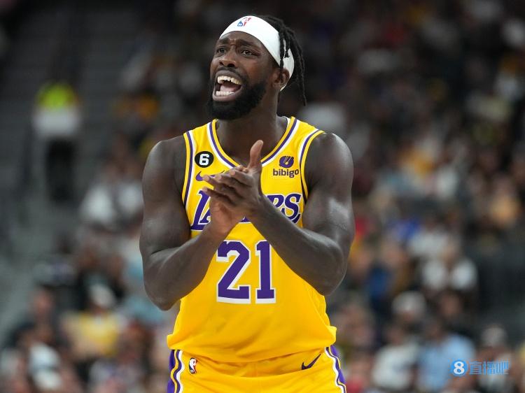 湖记：贝弗利在今天球队训练结束后拒绝接受媒体采访