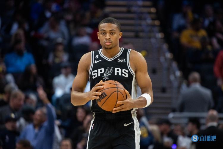 必有蹊跷！凯尔登-约翰逊三分10中1仅12分 本场前三分命中率41.4%