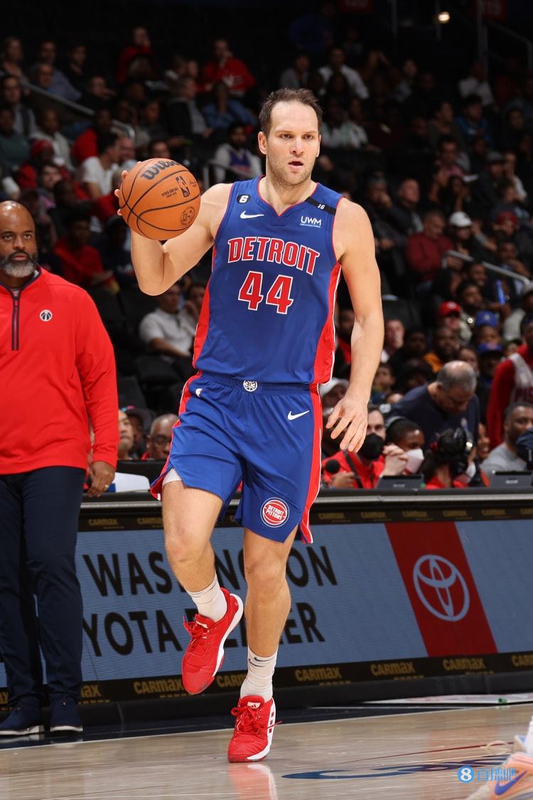 美记:很多球队对活塞球员博扬感兴趣 其中包括湖人和太阳