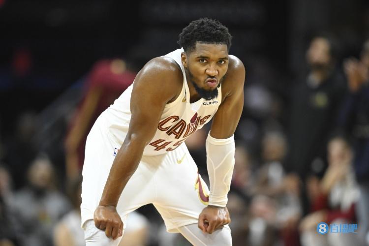 米切尔：本场既是考验也是学习 快船队打出了很多季后赛的内容