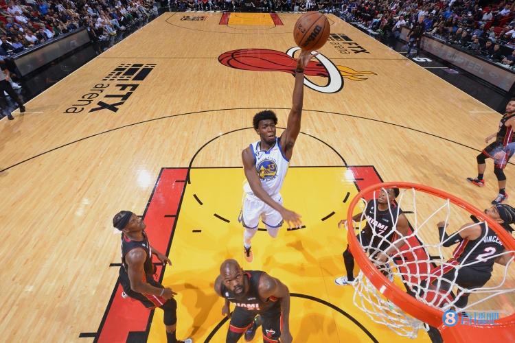 科尔:怀斯曼第三节打出了好的表现 这都是成长的过程