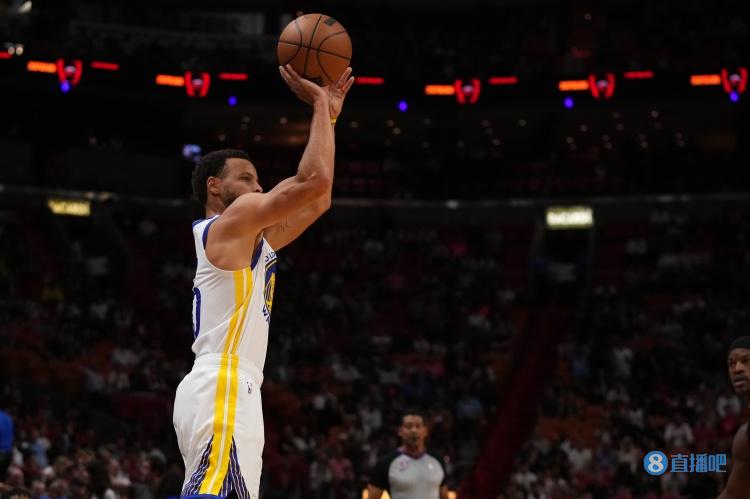 这…美媒比较：本赛季库里三分命中数比湖人所有首发还多一个