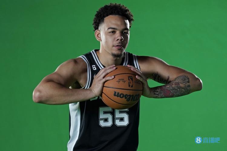 Shams：马刺与落选秀后卫乔丹-霍尔签下了一份一年的非保障合同