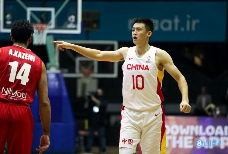 李轶楠：周鹏为国效力15年依然守卫着男篮 杜锋应该会感到幸运