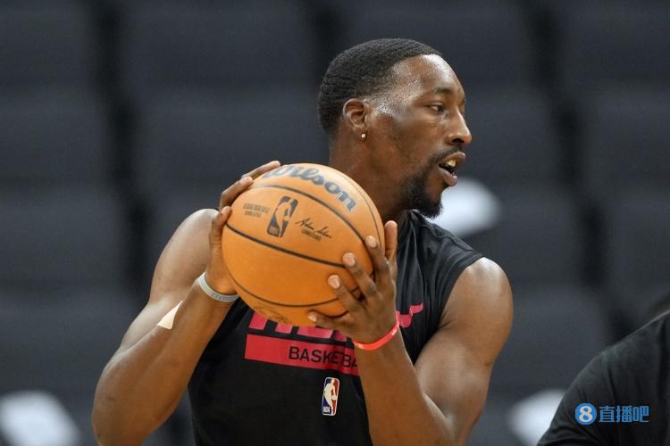 阿德巴约：我和约维奇都能传球 这能让球队进攻更好