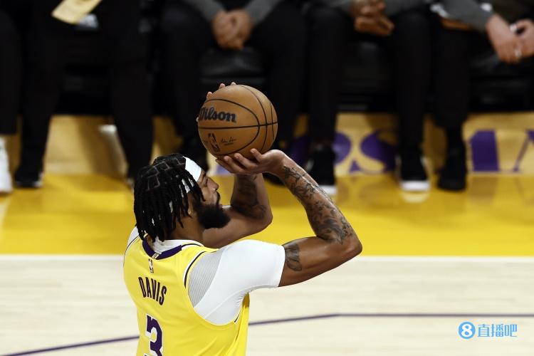 凯西谈浓眉：他的罚球几乎和我们全队一样多 我们送了他一些犯规