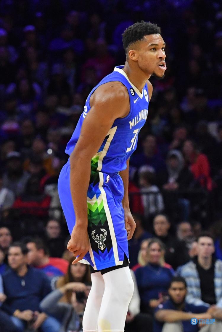 字母哥和哈雷尔争吵后各占一端加练 他走后哈雷尔继续喷字母哥哥