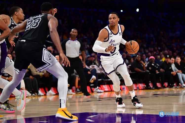 威少右手拇指X光检查结果为阴性!哈姆:明天会进行复查