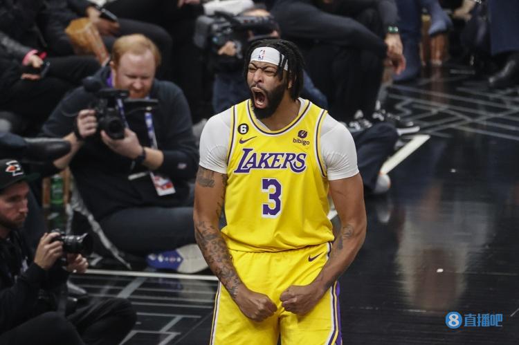 戴维斯近4场比赛场均砍下至少35分18板 联盟近40年来首人