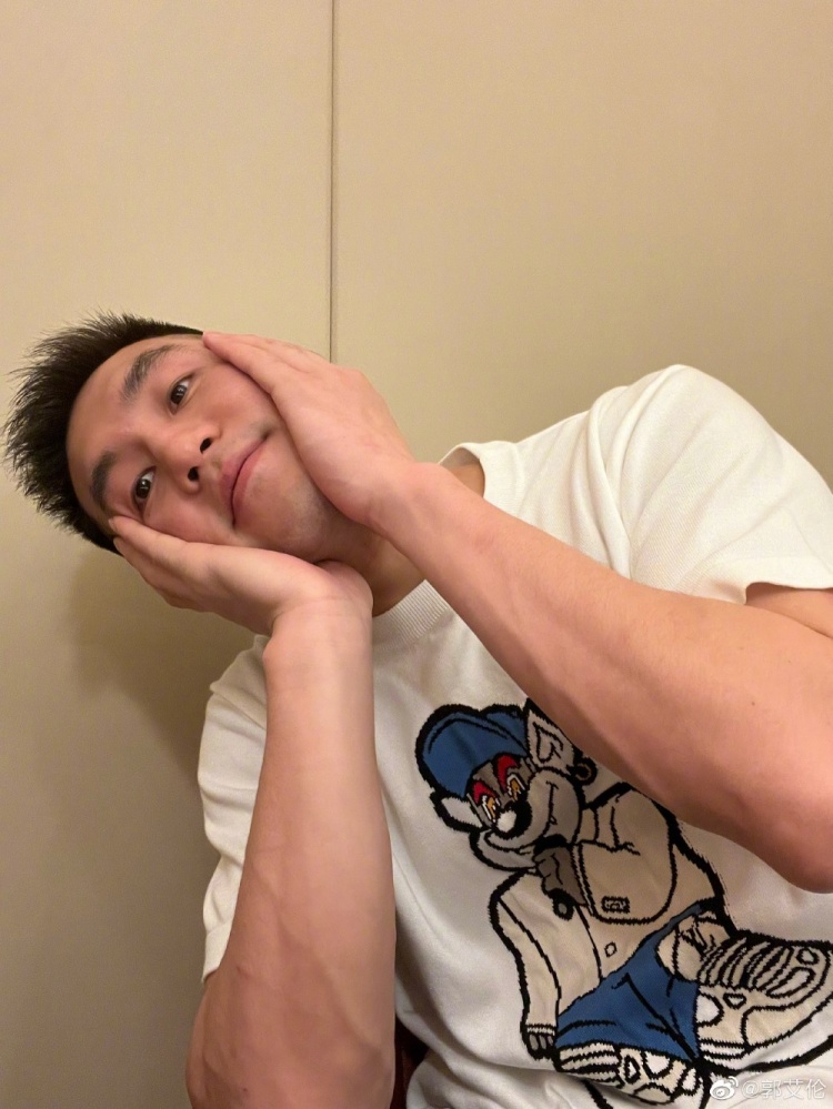 一年一度的幸福?郭艾伦生日晒照：谢谢你们祝福 我现在很快乐