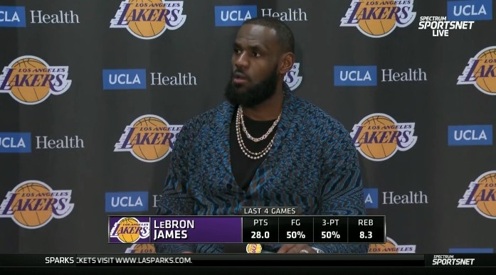 詹姆斯:我看到贝弗利犯规过早 就主动申请去换防格兰特