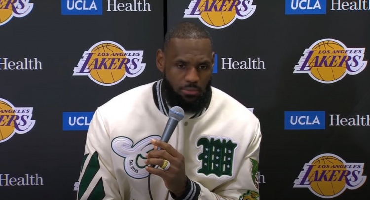 詹姆斯:上赛季我和AD威少一共打了21场比赛 样本量太小!