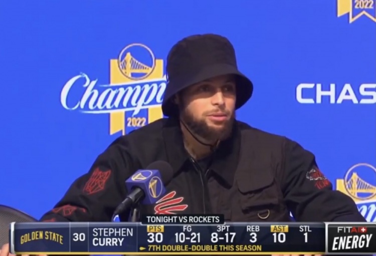 库里：队内很多人能投三分 只要有好的出手机会我们就有信心投进