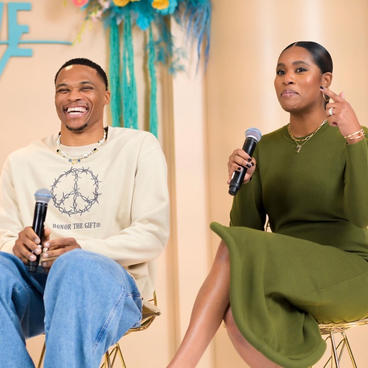 爱笑大男孩!妮娜晒照:不要让一时不顺夺走你本该得到的快乐