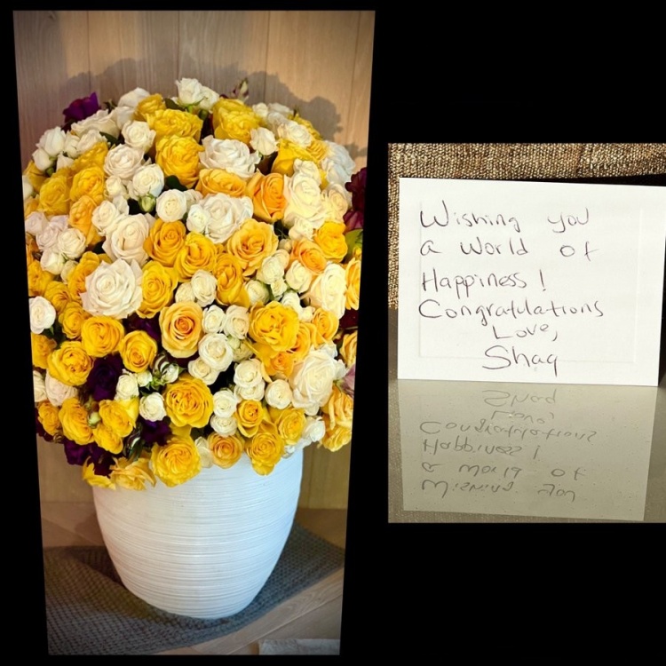 奥尼尔为珍妮送上鲜花和贺卡祝贺订婚 珍妮发推表示感谢