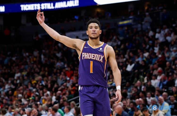 爆发力！布克生涯已4次单节砍下25+ 位列历史第二&仅次于库里