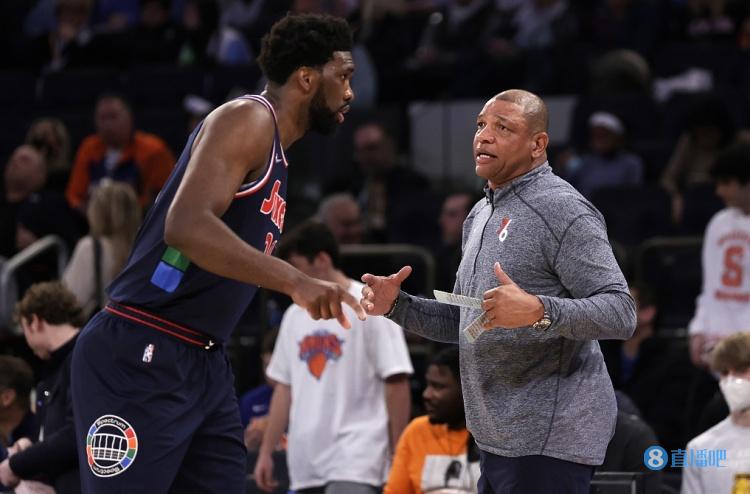 里弗斯：阵容不整并非输球借口 就算2人包夹亚当斯他也能抢到篮板