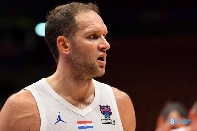 Shams:湖人已讨论过用一个受保护的首轮签交易得到博扬的方案