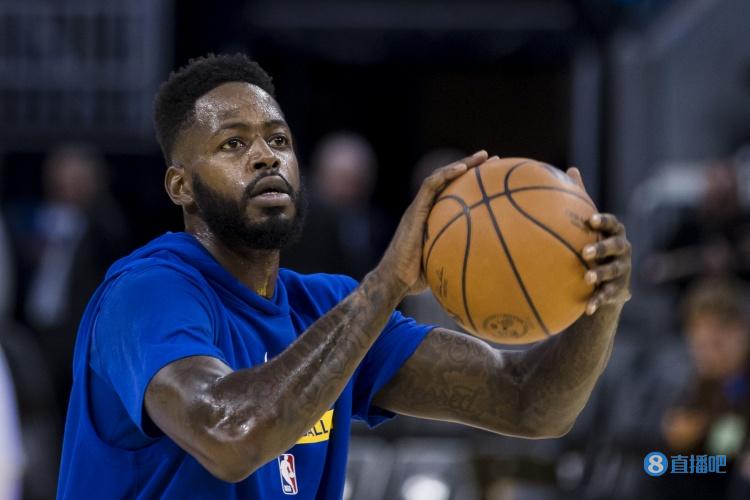 弹无虚发！杰迈克尔-格林4投4中献3记三分 高效得到15分5篮板