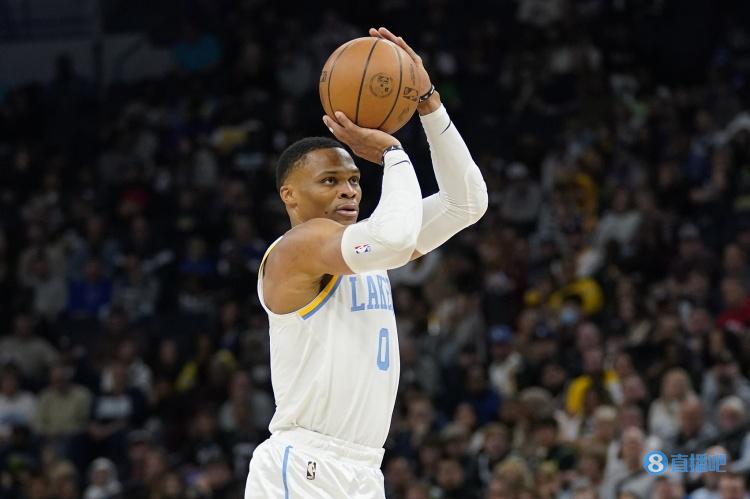 手感一般！威少半场6投1中得到2分4板3助1盖帽