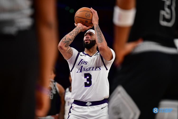 回来了!浓眉本季场均27.2分12.6板2.4帽 与园区夺冠赛季数据相当