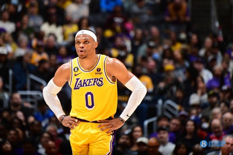 过山车！数据网站晒出威少本赛季起起伏伏的三分命中率