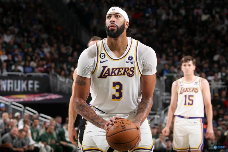 罚丢关键一球！浓眉：投短了 罚球的时候给自己施加了很大压力