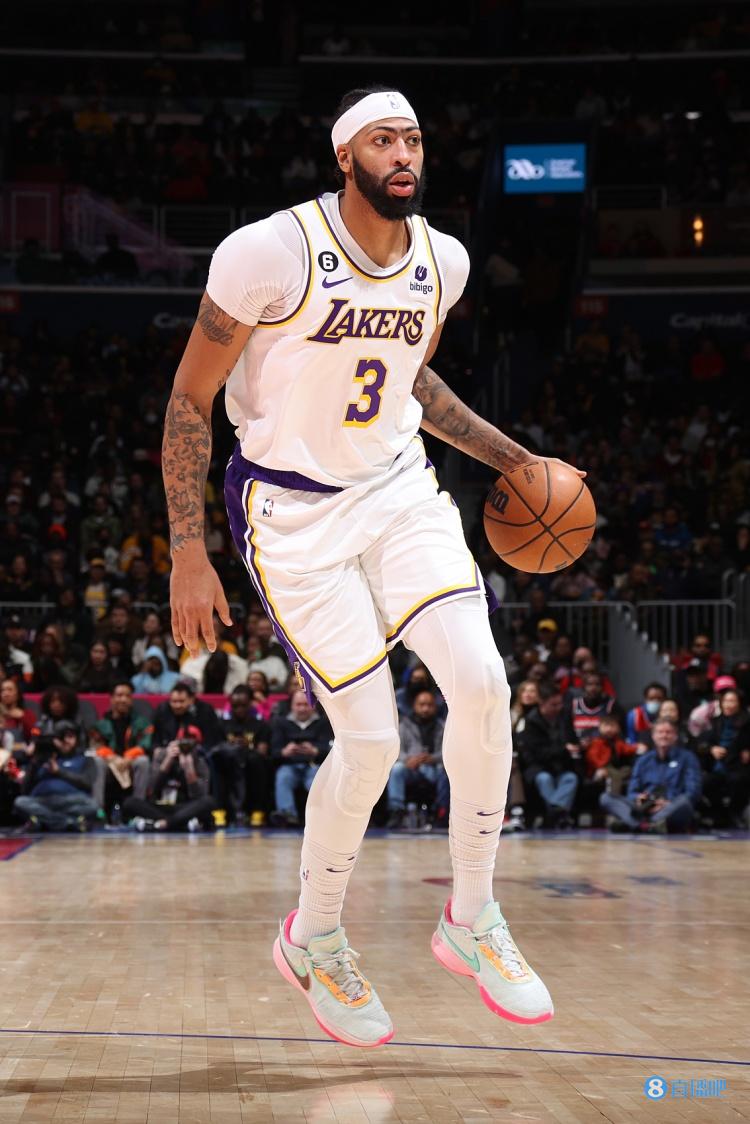 浓眉伤缺至少1个月！名嘴：提个问题 他的身体真不适合打球么？