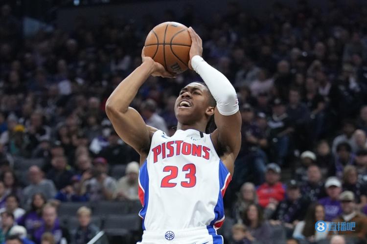 手感冰凉!艾维14投仅4中得到得到10分5助 三分5投1中!