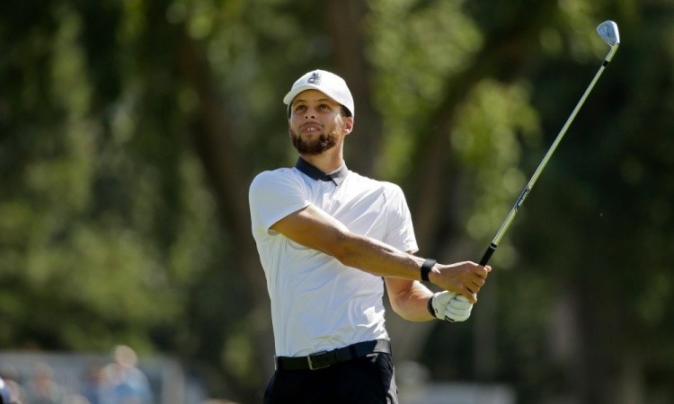 美媒:库里与高尔夫球具品牌卡拉威延续多年合作!