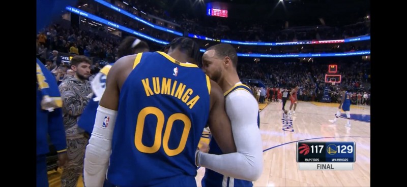 ?你就是太子了！库里赛后第一时间抓着库明加一顿耳语