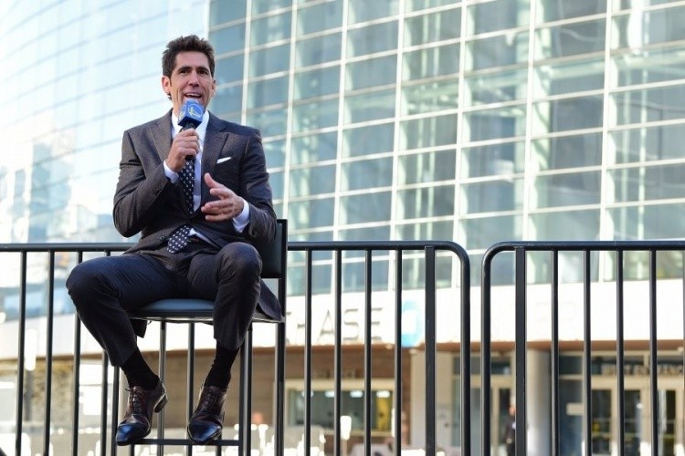 迈尔斯:球队不存在明显短板 但只要看到有意义的交易就会下手