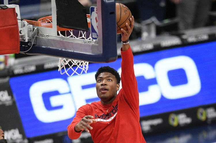 小后卫换锋线!纳恩和八村塁互换 湖人闷声发大财